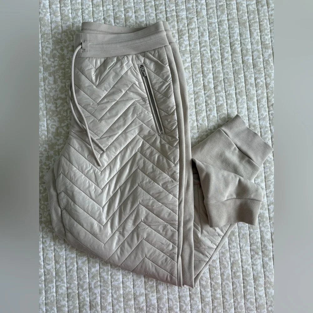 Athleta Apres Ski Down Solstice Quilted Jogger Pants in Abalone Grey | Size 8 - Picture 5 of 16